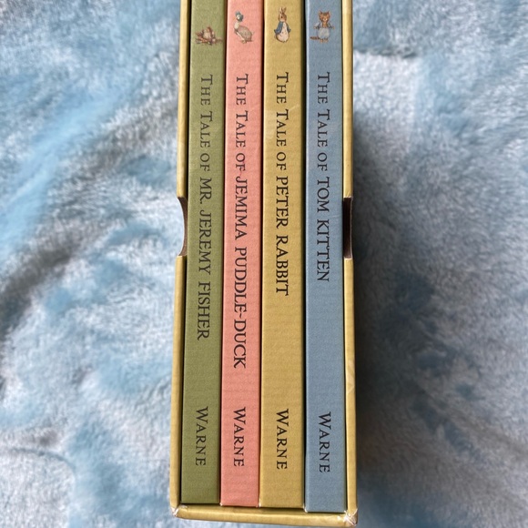 Peter Rabbit Classic Gift Set - Picture 2 of 12